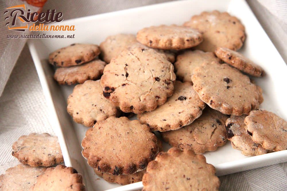 Biscotti con gocce di cioccolato fondente