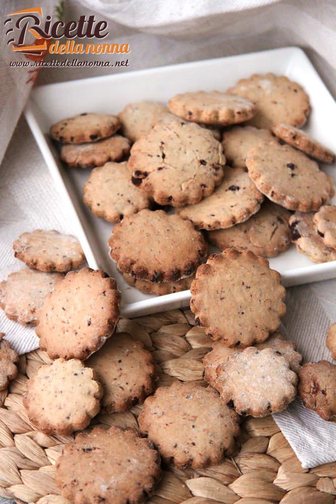 Biscotti integrali con gocce di cioccolato fondente ricetta e foto