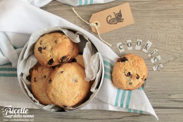 Ricetta biscotti scoppiettanti all'uvetta e cannella