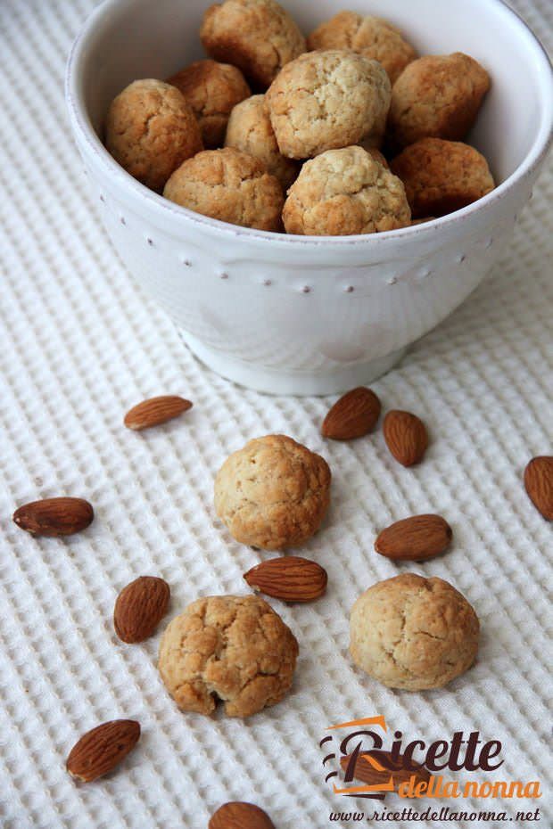 Biscotti alle mandorle ricetta e foto