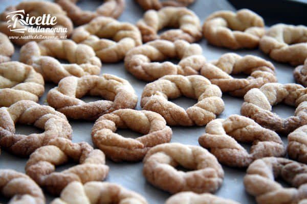 Ciambelline croccanti al vino rosso