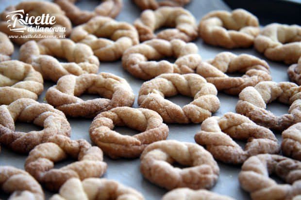 Ciambelline al vino ricetta e foto