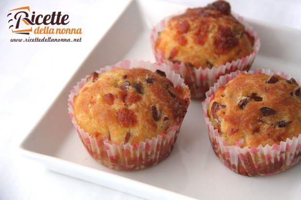 Muffin salati wurstel e provola ricetta e foto