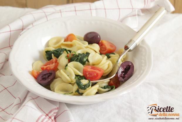 Ricetta orecchiette catalogna, olive e pachino