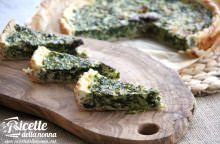 Torta salata sfiziosa con cime di rapa e olive rosatelle