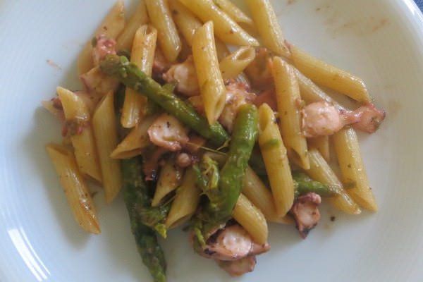 Penne con polpo e asparagi