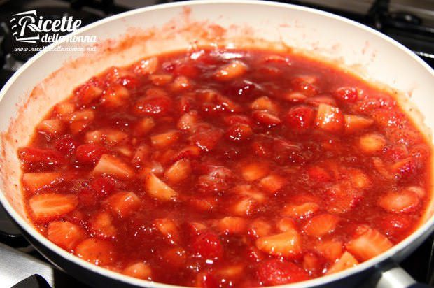 Nona fase preparazione Cheesecake alle fragole