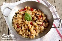 Gnocchetti sardi con ciliegini, champignons e pecorino