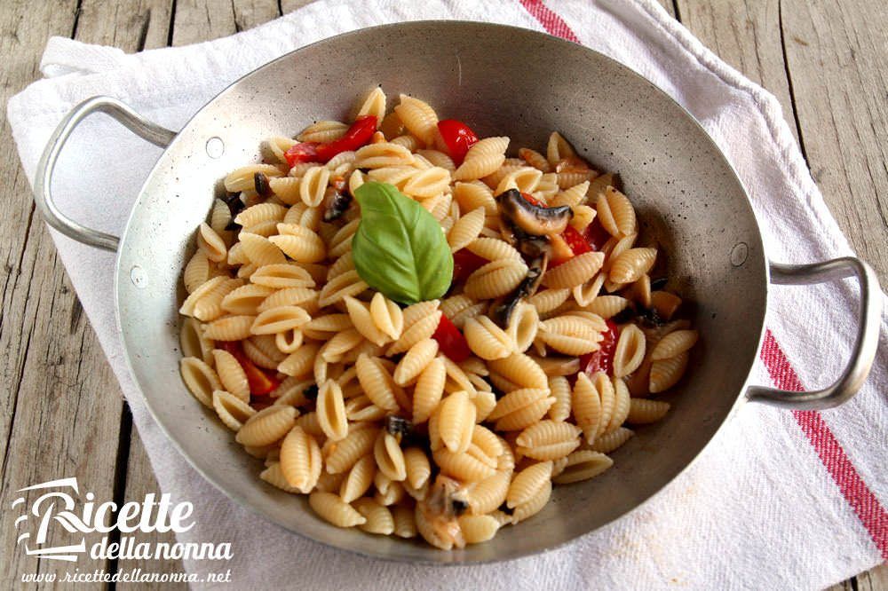 Gnocchetti Sardi Con Ciliegini Champignons E Pecorino Ricette Della Nonna