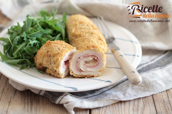 Involtini di pollo con sottilette e mortadella