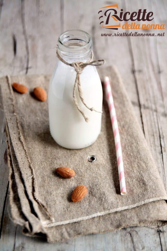 Latte di mandorle Ricette della Nonna