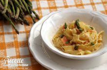 Pasta con salmone affumicato e asparagi