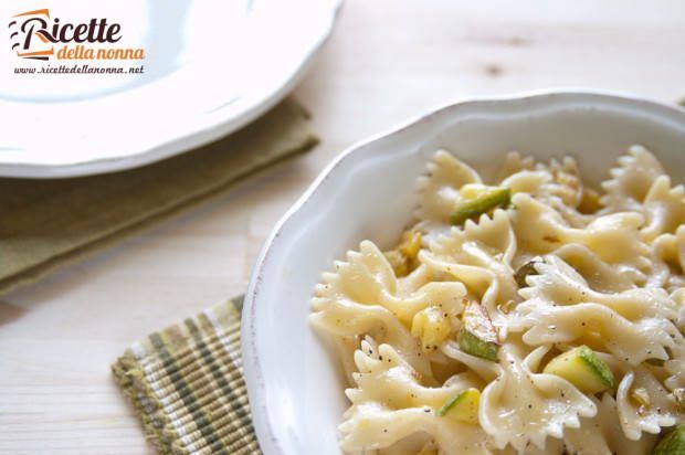 Pasta zucchine noce moscata ricetta e foto