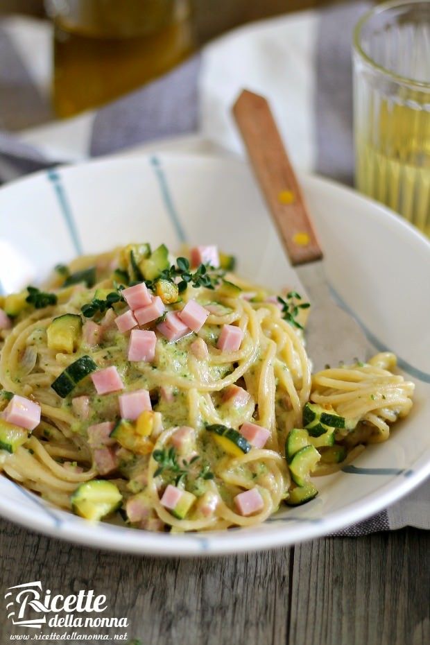 Spaghetti cremosi alle zucchine e praga ricetta e foto