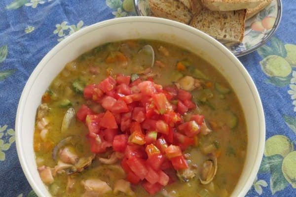 Zuppa di verdure estive, vongole veraci e polpo