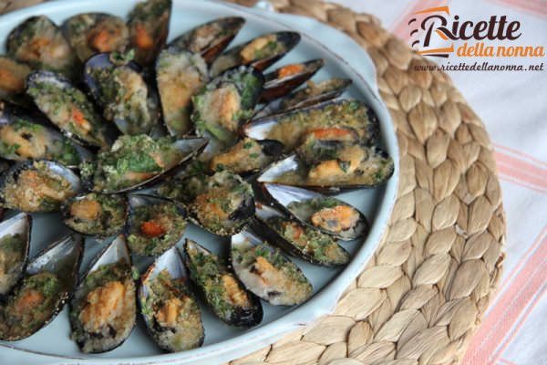 Cozze gratinate al forno con pesto alle noci