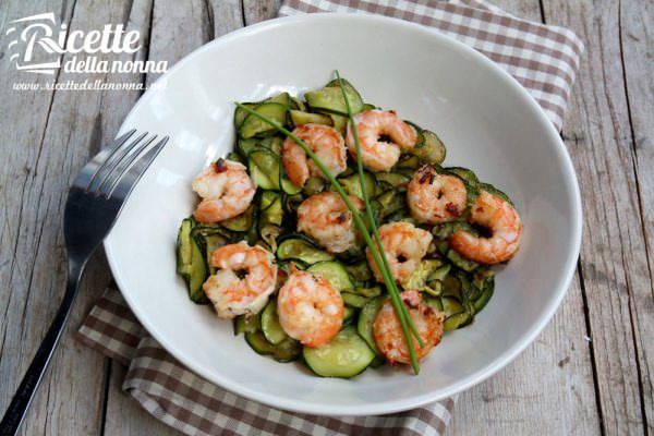 Insalata light di gamberi, zucchine grigliate ed erba cipollina