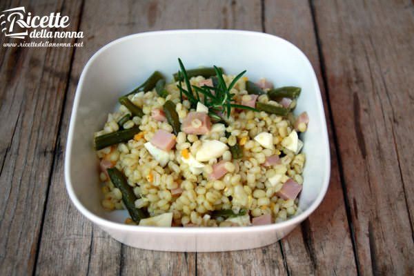 Come fare un’insalata d’orzo fresca e sfiziosa per un pranzo veloce