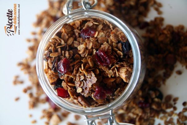 Muesli fatto in casa o granola