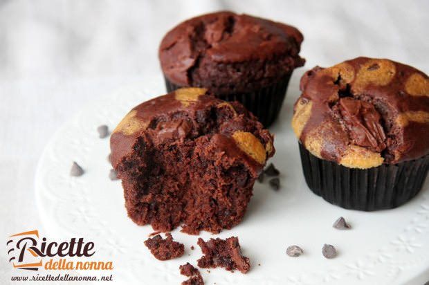 Muffin al cacao ripieni al cioccolato ricetta e foto
