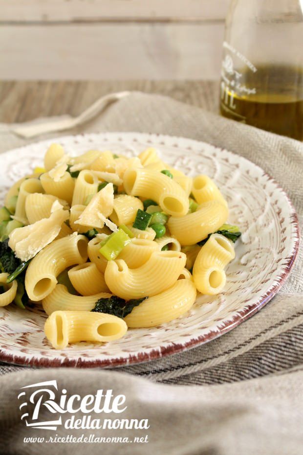 Insalata di pasta in verde