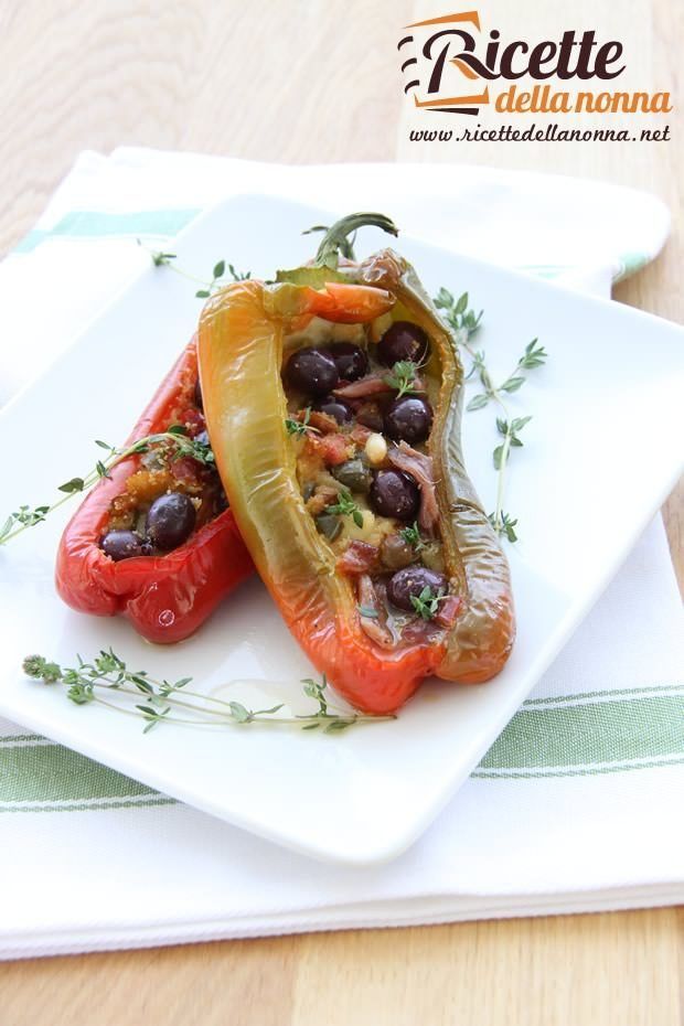 peperoni ripieni con scamorza, olive e acciughe