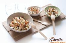 Mezze maniche integrali fredde con salmone, finocchietto e feta