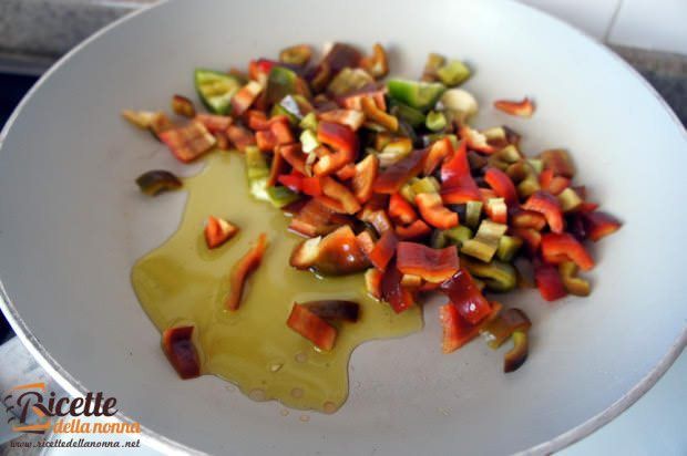 Preparazione peperoni ripieni di scamorza, olive e acciughe foto 2