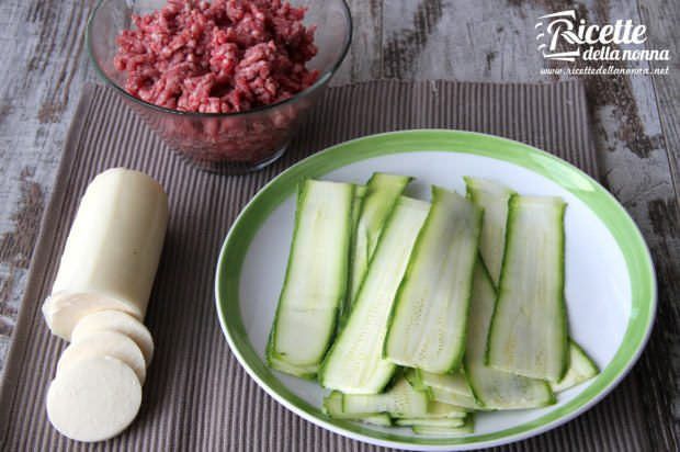 ricetta salsiccia zucchine rotolini