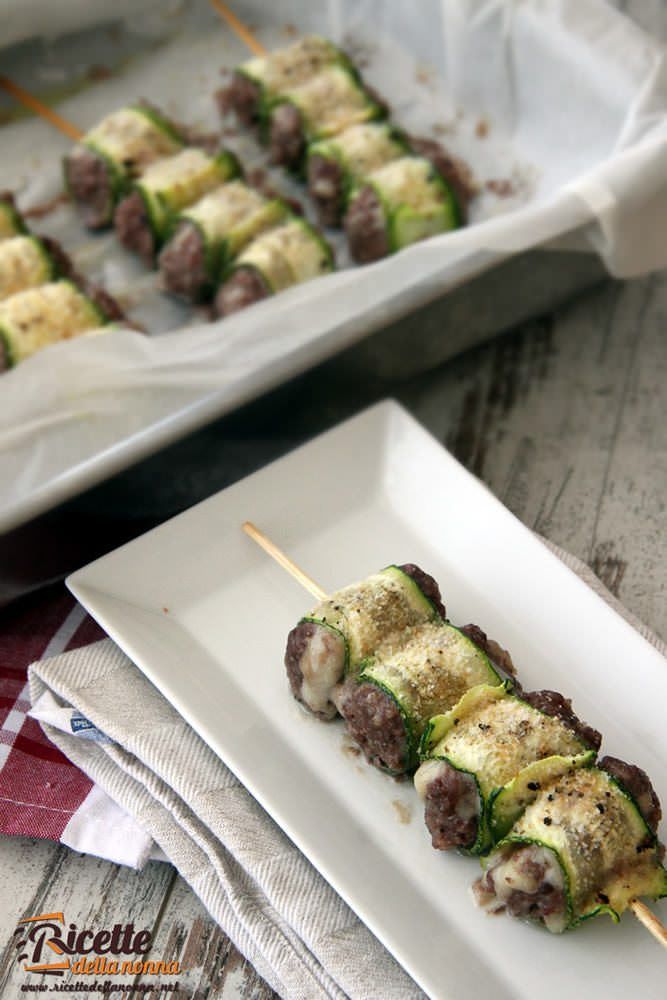 Rotolini salsiccia e zucchine ricetta e foto