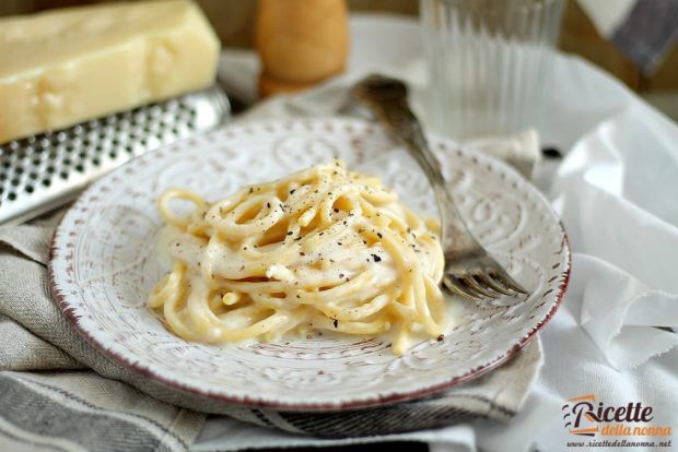 Spaghetti cacio e pepe