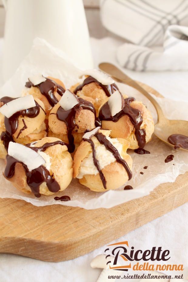 Bignè con semifreddo al cocco | Ricette della Nonna
