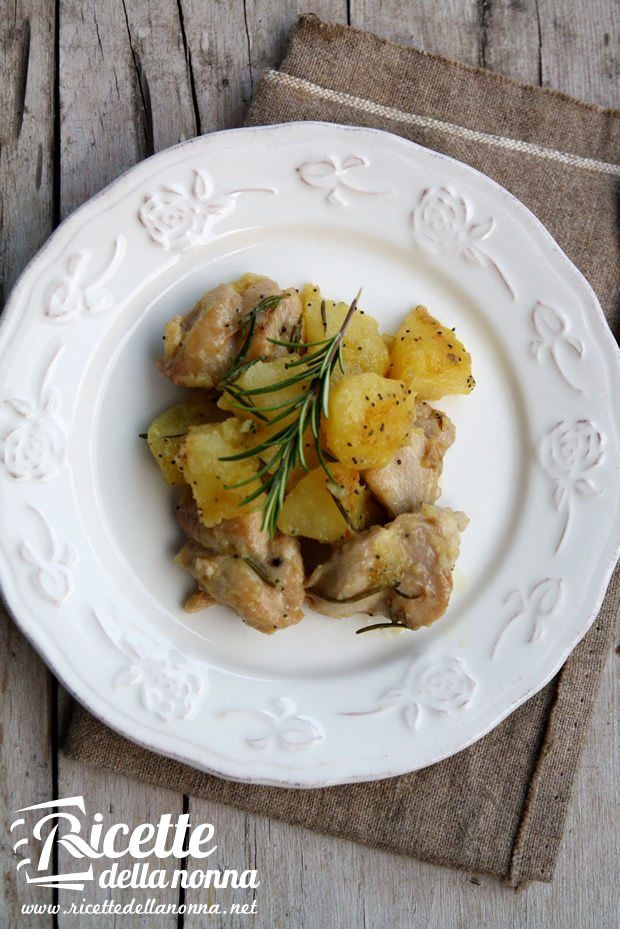 Bocconcini di pollo e patate ai semi di papavero