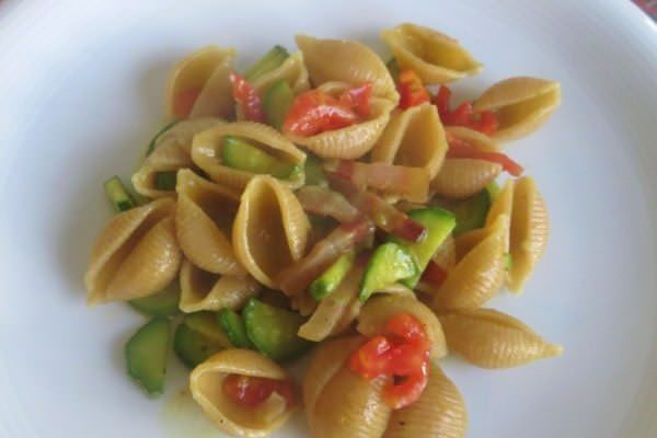 Conchiglie integrali con zucchine e curry