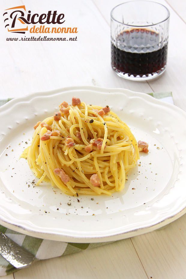 Foto spaghetti alla carbonara