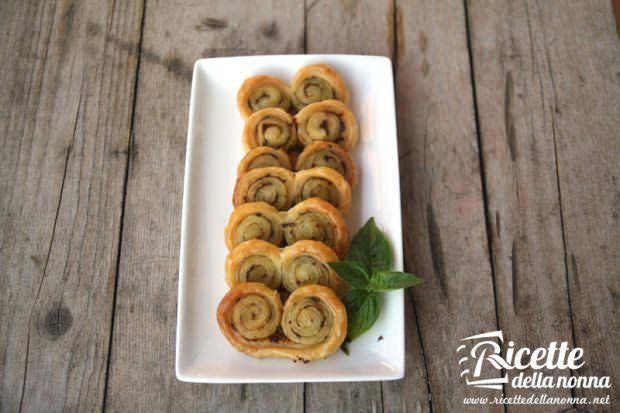 Girelle di sfoglia al pesto ricetta e foto