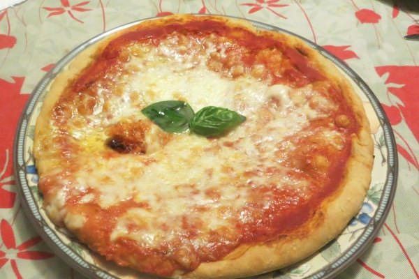 Pizza margherita fatta in casa