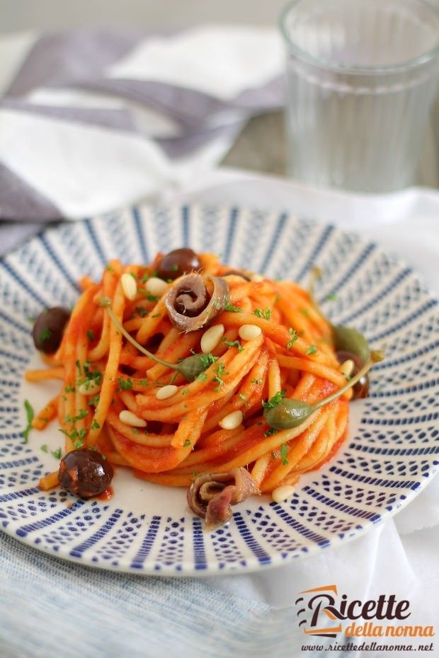 Spaghetti alla puttanesca ricetta e foto