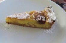 Crostata al cacao con pere e crema al limone