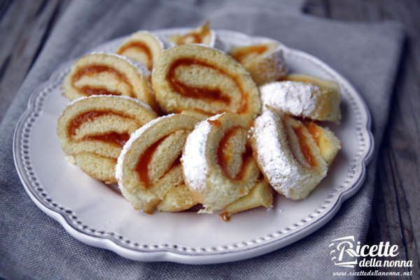 Rotolo con marmellata di albicocche