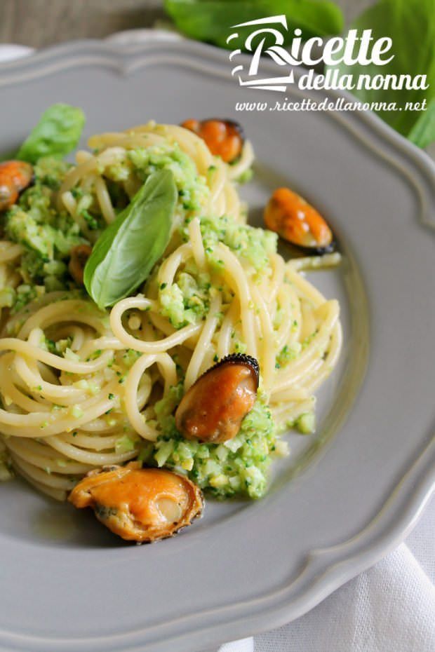 Foto Spaghetti cozze e broccoli