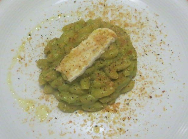 Gnocchetti sardi, nocciole, crema di asparagi e Tuma del trifolau ricetta e foto