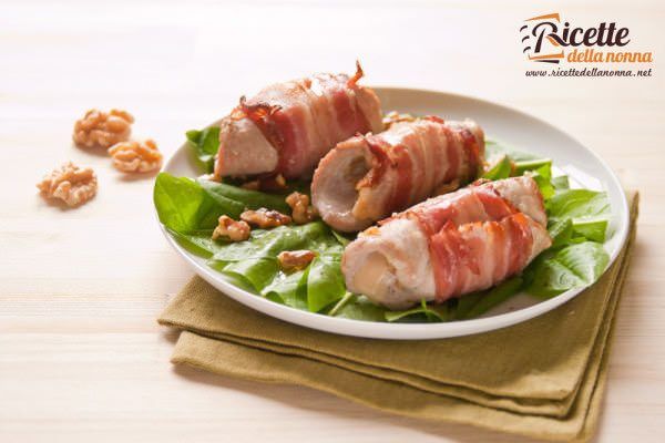 Involtini di lonza con pancetta, pere e noci