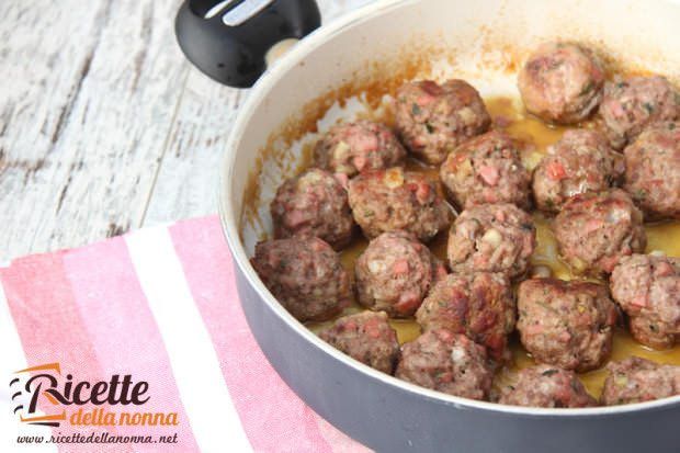 Polpette alla mortadella e castagne ricetta e foto