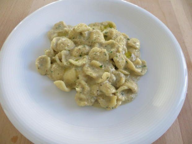 Orecchiette al pesto di nocciole ricetta e foto