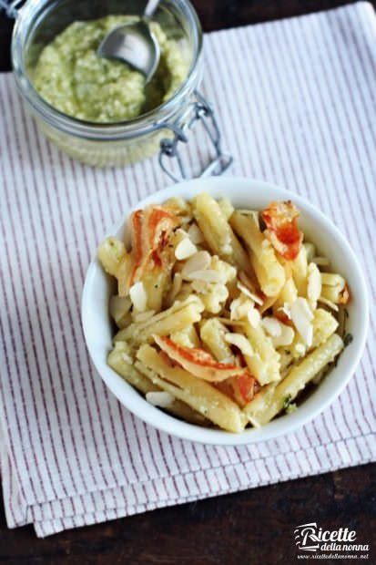 Caserecce con finto pesto di gambi e foglie di broccolo ricetta e foto