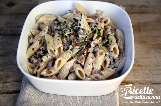 Pasta radicchio e salsiccia ricetta e foto