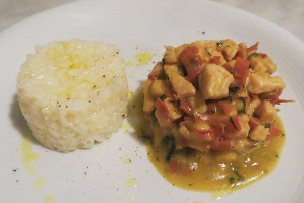 Pollo al curry, speck e verdure