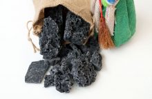 Impara a preparare facilmente il carbone dolce della Befana per i tuoi bambini