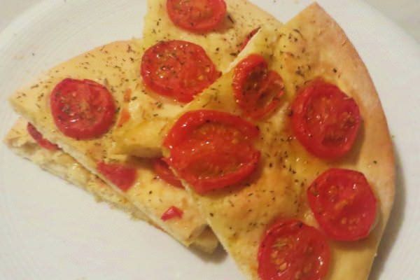 Focaccia con i pomodorini